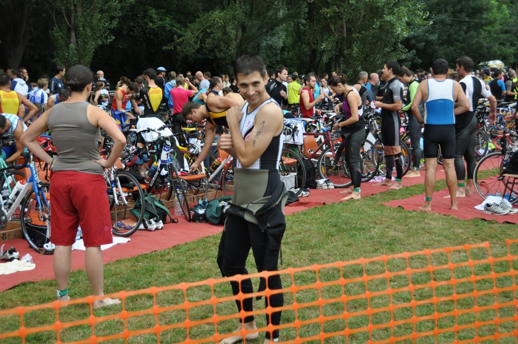 triathlon sprint de Villevêque 2012 - parc de transition avant le départ
