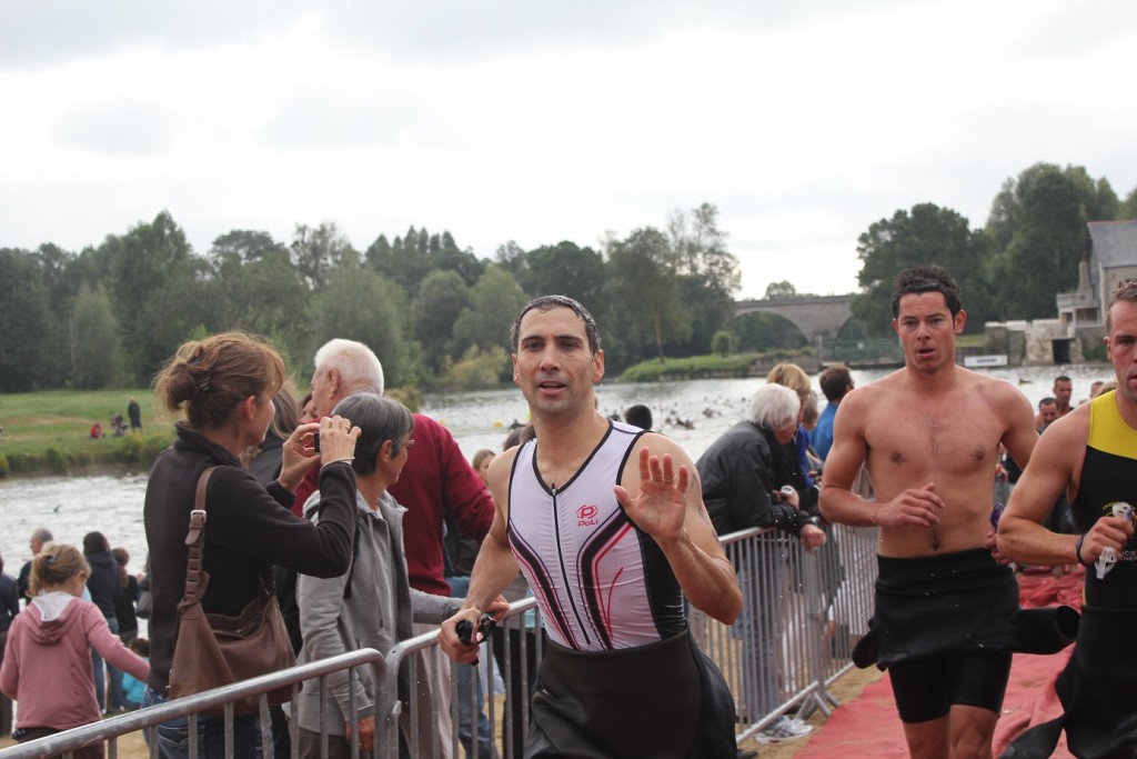 triathlon sprint de Villevêque 2012 - Sortie de l'eau
