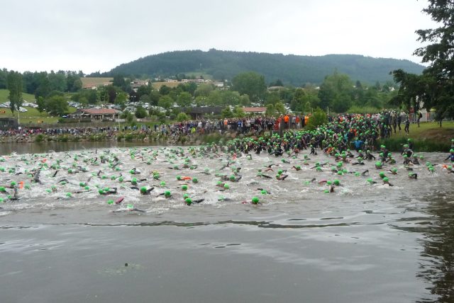 Triathlon du lac des Sapins 2018 - parc de transition - Départ natation