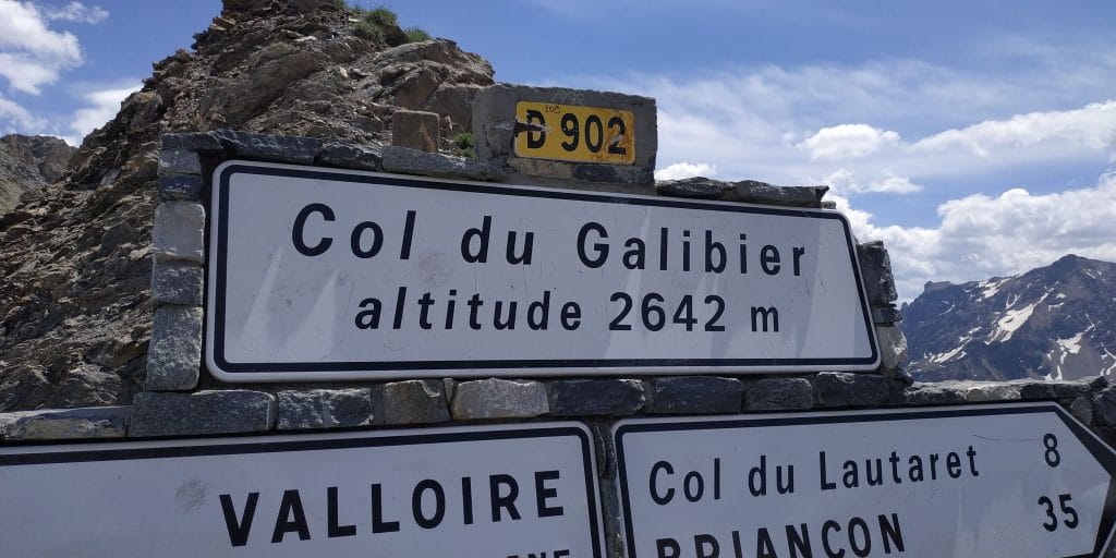 Marmotte Granfondo 2019 : panneau au sommet du col du Galibier - 2642m