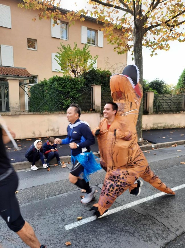 Marathon du Beaujolais - costume dino